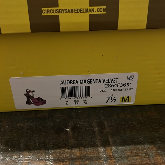 Women Circus By Sam Edelman Audrea, Magenta Velvet Platform Heel size 7 1/2 - Picture 6 of 7